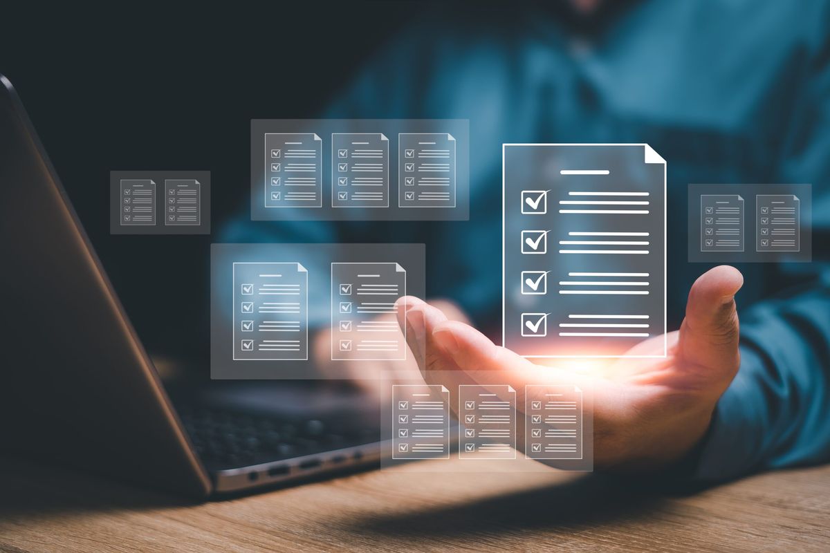 Ambiente professionale di lavoro su dati e controlli RegTech